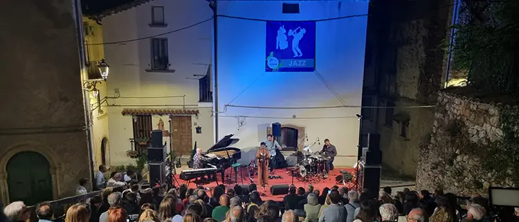 Cerisano, il Festival delle Serre prepara un antipasto tra musica e comicità