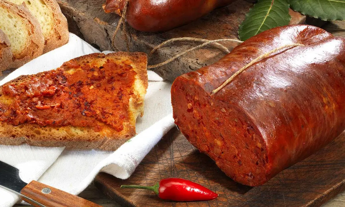 'Nduja: le migliori ricette, storia e preparazione del salame piccante calabrese