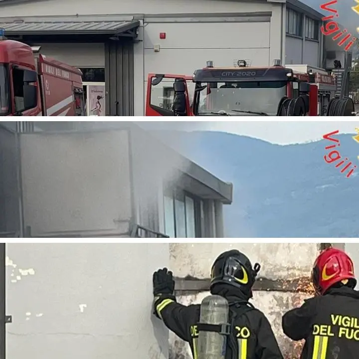Settimo di Montalto Uffugo, incendio in un capannone: non si esclude alcuna pista