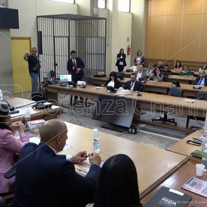 Paola, giovani avvocati a confronto su diritti e doveri nei contesti familiari disfunzionali