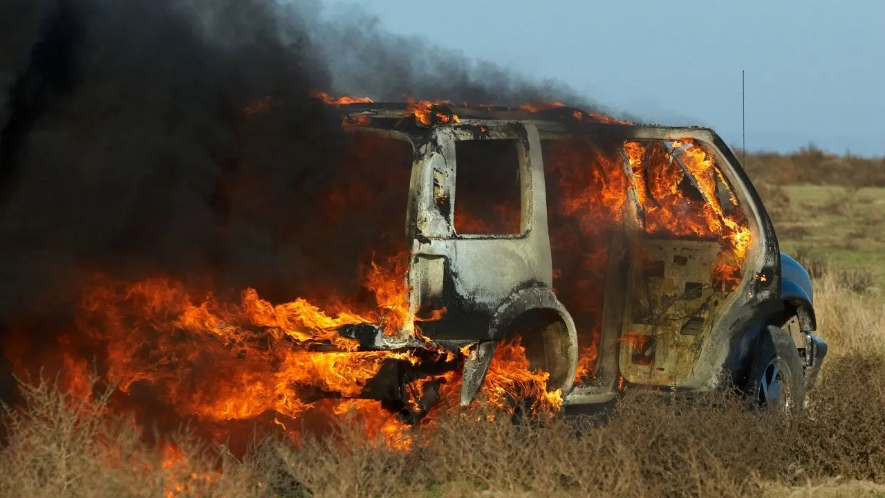 Santa Domenica Talao, in fiamme vecchi camion per la raccolta dei rifiuti
