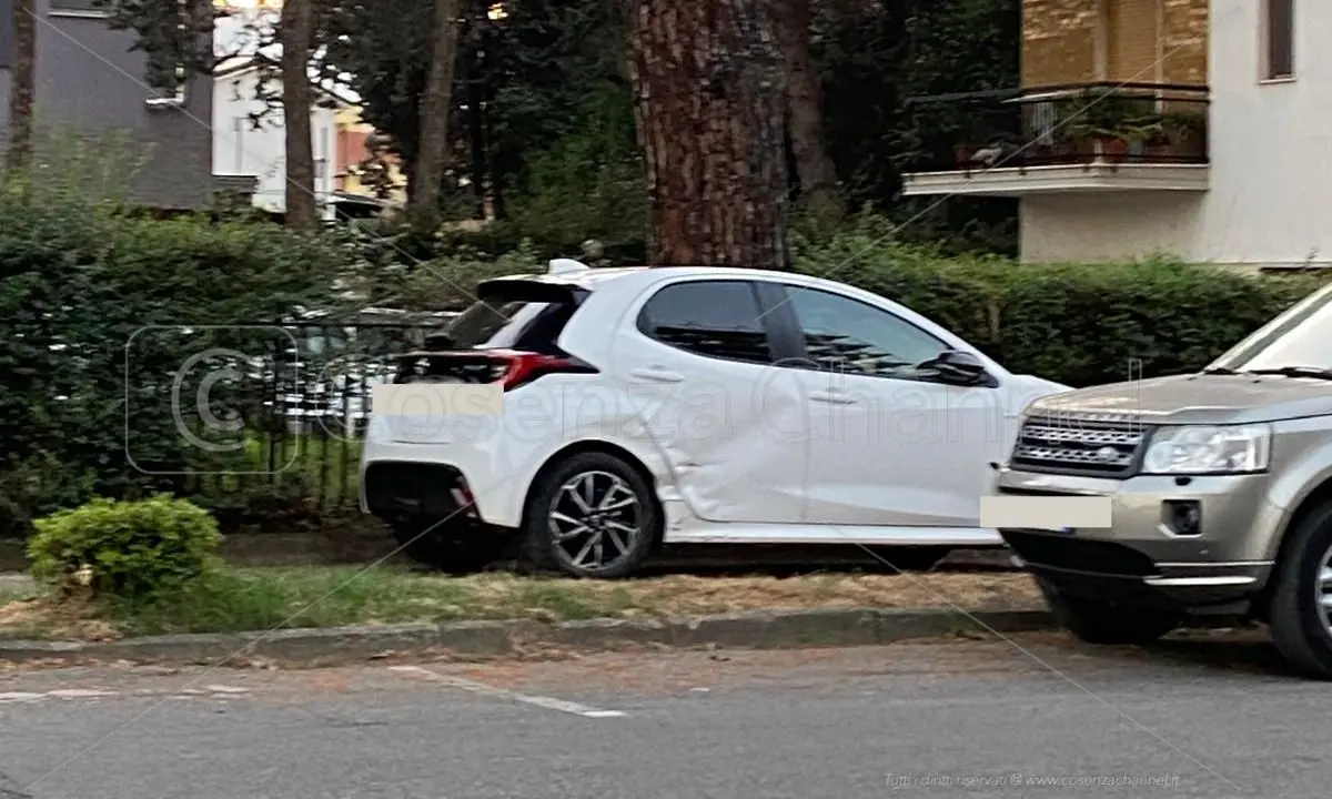 Rende, incidente tra via Ciro Matteotti e via Fratelli Bandiera. E non è il primo...