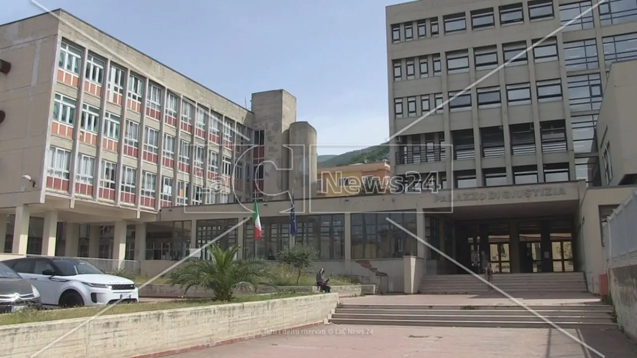 La sede del tribunale di Paola