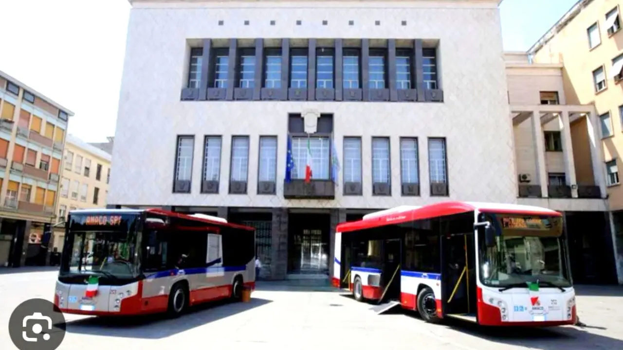 Cosenza, «Ferrovie della Calabria assorba i lavoratori e i servizi Amaco»