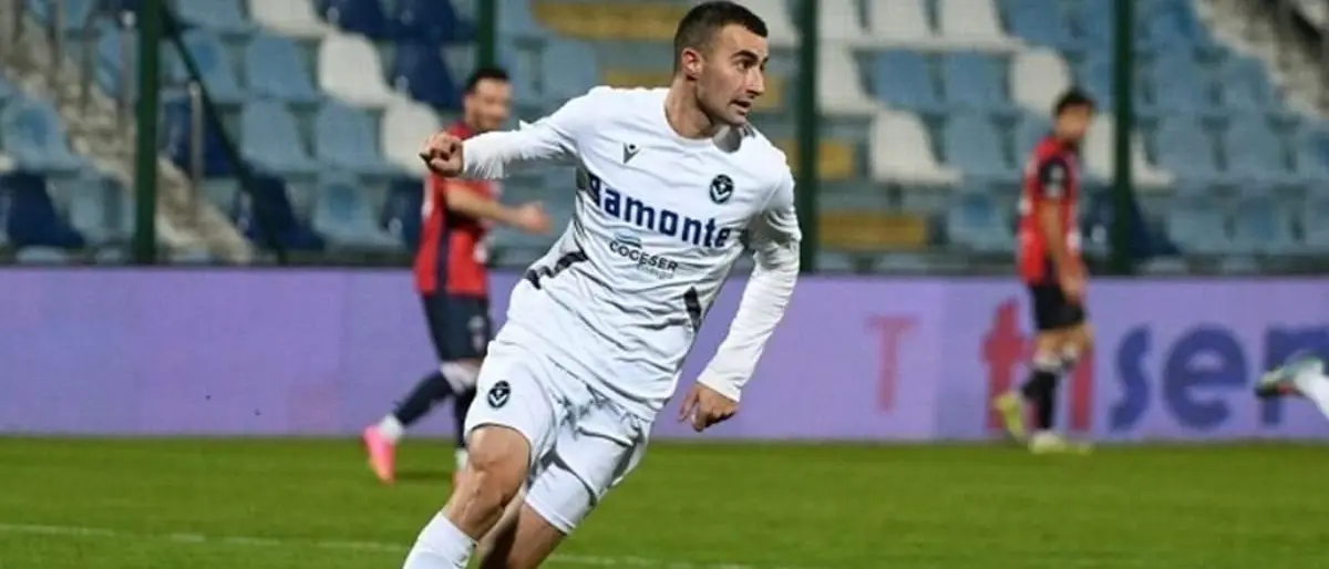 Cosenza, ufficiale l'ingaggio dell'attaccante Fumagalli dal Como