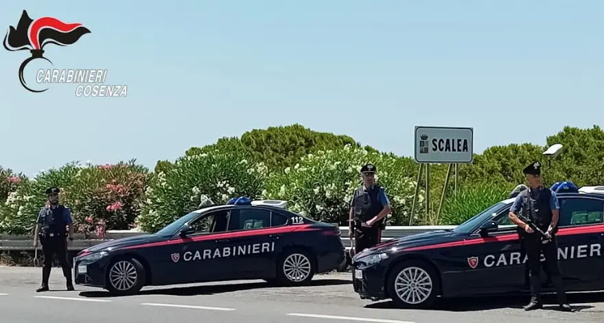 Quindicenne rapinato nell’Alto Tirreno cosentino, arrestato un ventiseienne dopo l’allarme al 112\n