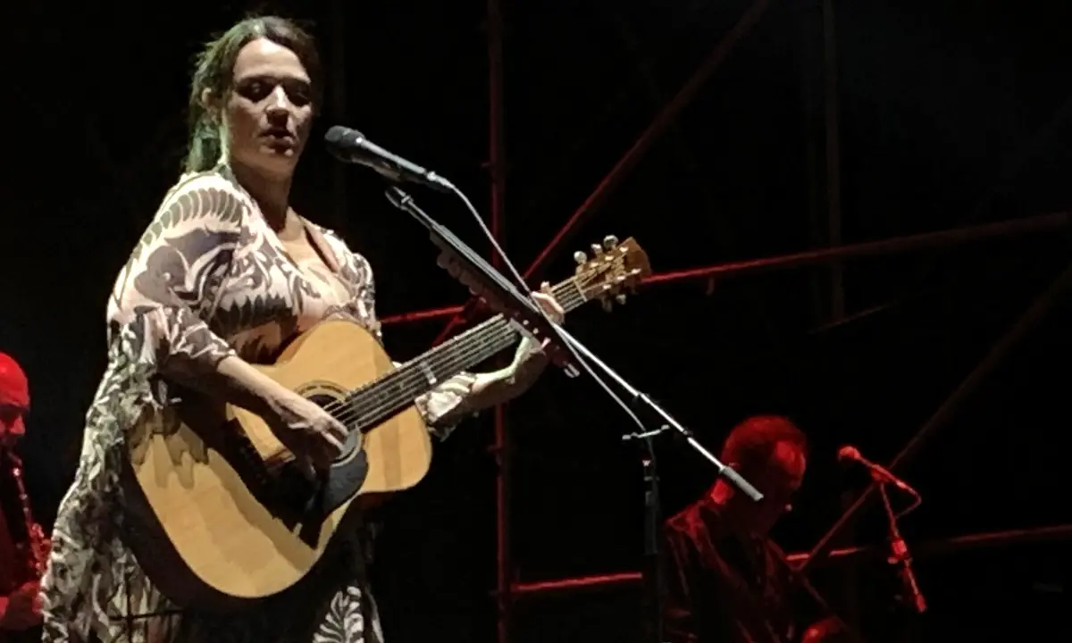 Carmen Consoli, la Sirena di Sicilia incanta Invasioni: “Cosenza è casa”