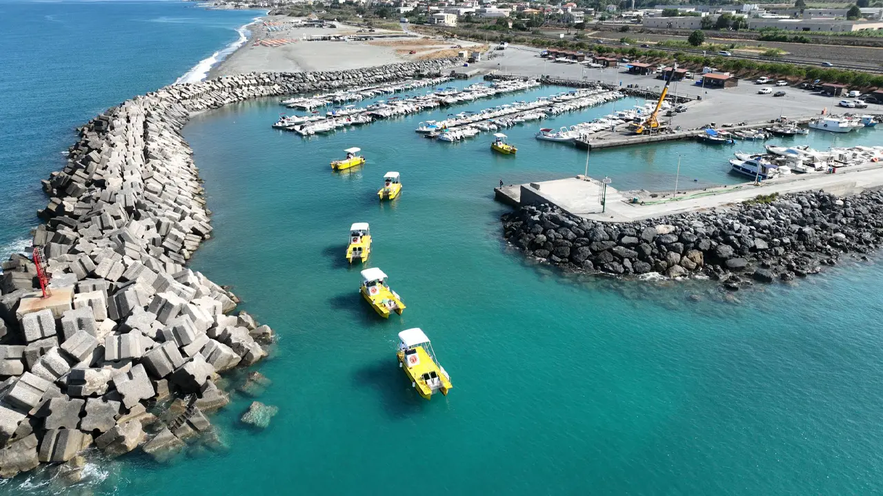 Lotta al mare sporco, la Regione rispolvera i 6 battelli \"Sistema Pelikan\"