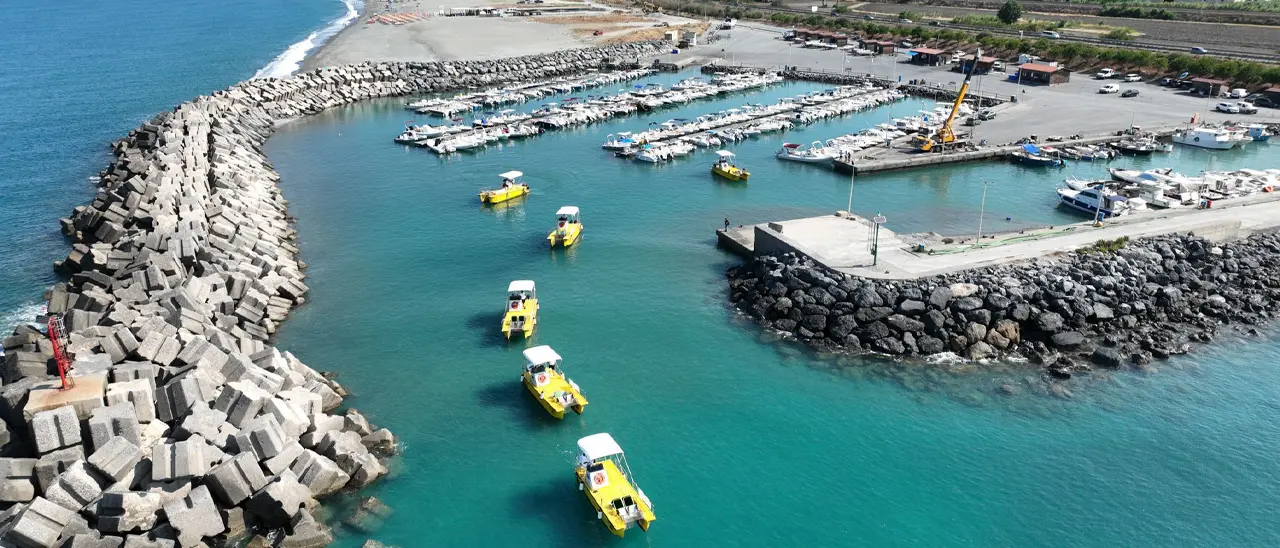 Lotta al mare sporco, la Regione rispolvera i 6 battelli \"Sistema Pelikan\"