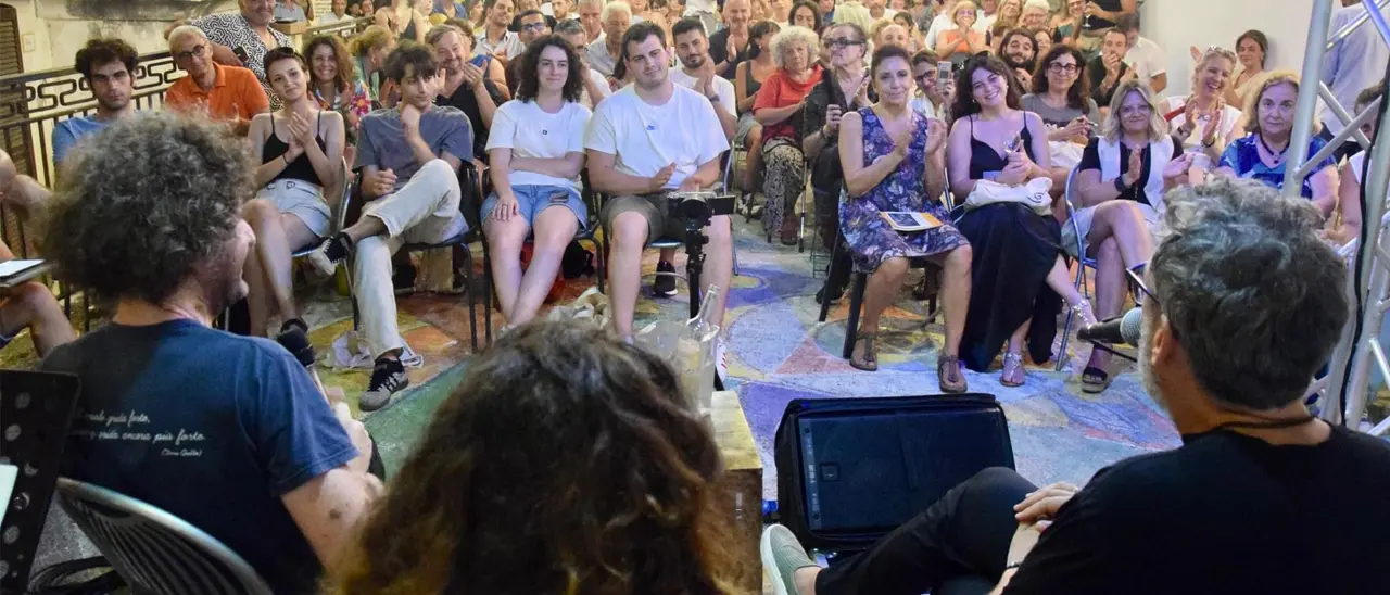 San Nicola Arcella, metti Brunori Sas e un laboratorio scanzonato nel centro storico...