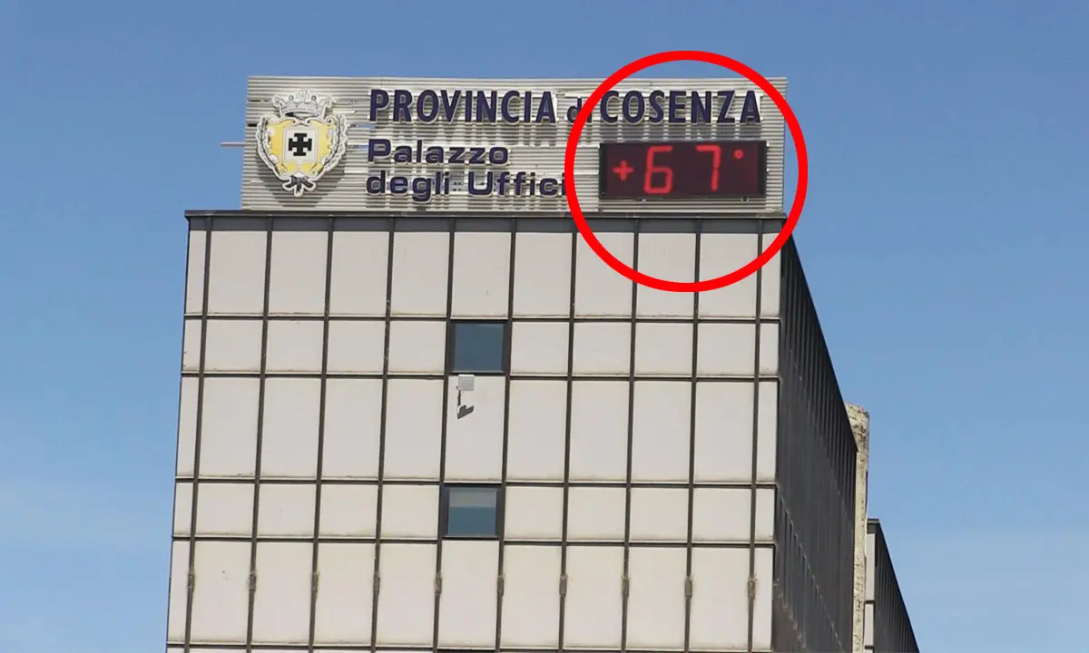 Per il termometro a Cosenza fa caldo come in Arabia Saudita ma... è solo un guasto