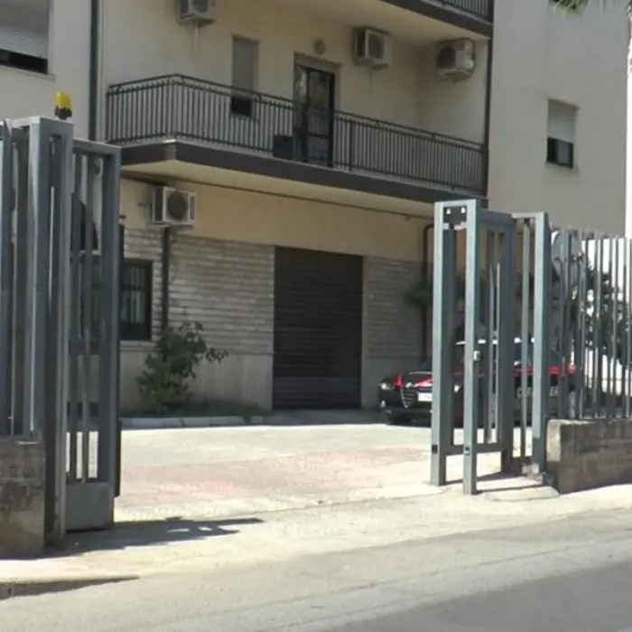 Corigliano, minaccia i vicini con un’ascia: bloccato dai carabinieri\n