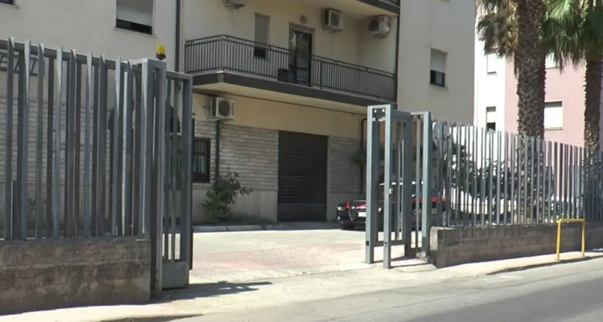 Corigliano, minaccia i vicini con un’ascia: bloccato dai carabinieri\n