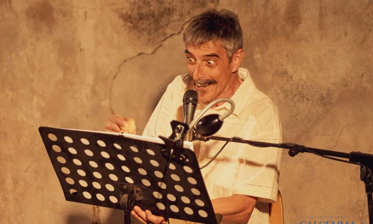 Salgemma Lungro Festival, Max Mazzotta fa il pienone con \"I Cavalieri di Aristofane\"