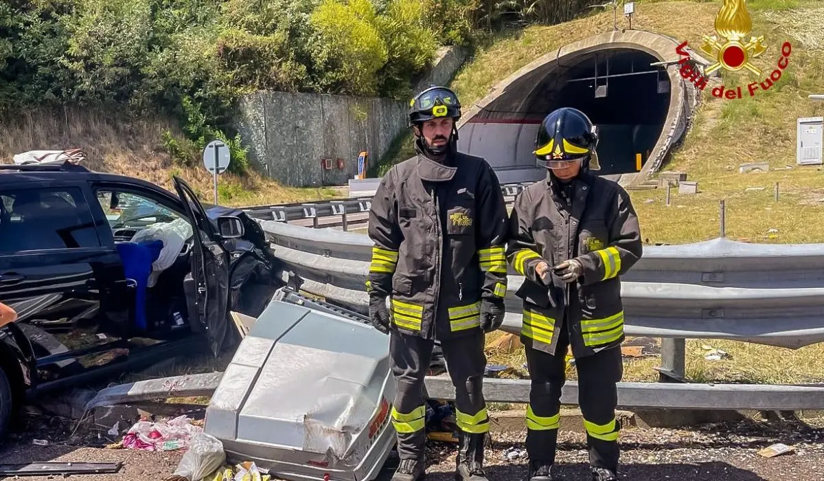 Cosenza, incidente all'ingresso dell'autostrada direzione nord: tre feriti