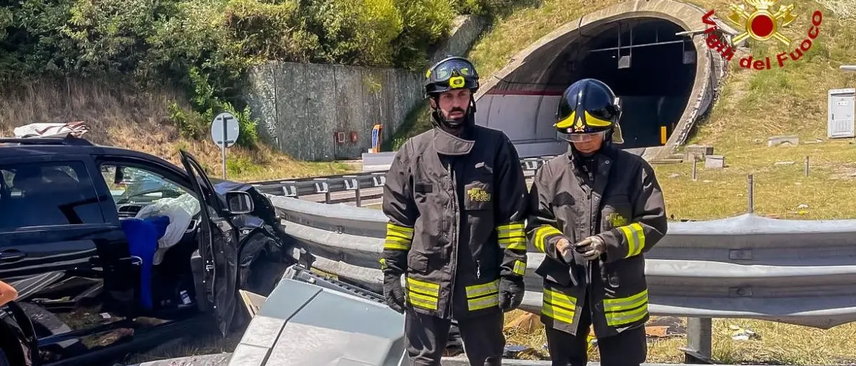 Cosenza, incidente all'ingresso dell'autostrada direzione nord: tre feriti