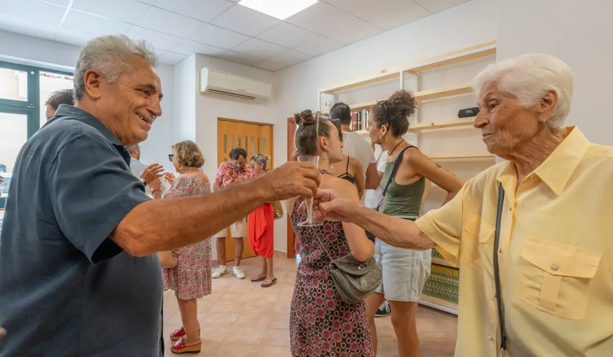 Inaugurata la Piccola Biblioteca di Amantea: un nuovo spazio per la comunità | FOTO