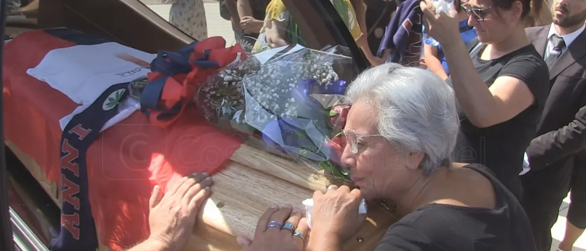 Morte di Ilaria Mirabelli: la famiglia chiede chiarezza su auto, lesioni e maglietta azzurrina