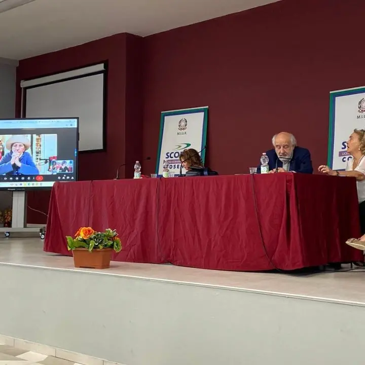 Presentato il libro \"A che ci serve l'Europa\" al Liceo Scorza di Cosenza