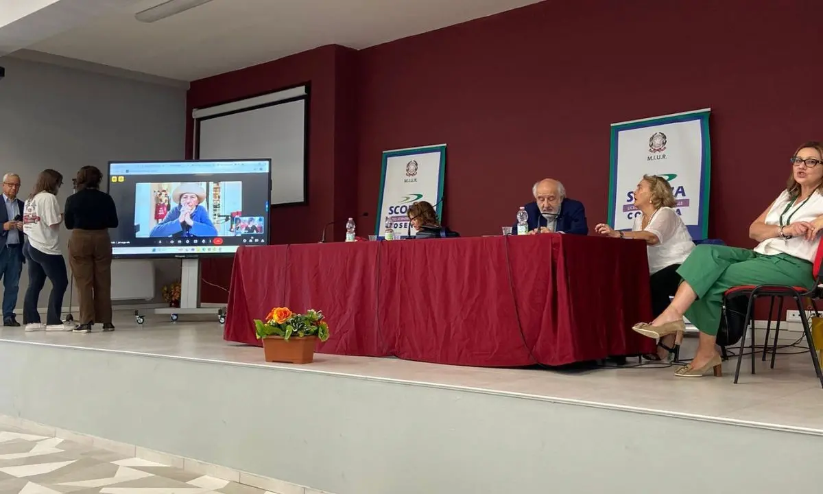 Presentato il libro \"A che ci serve l'Europa\" al Liceo Scorza di Cosenza