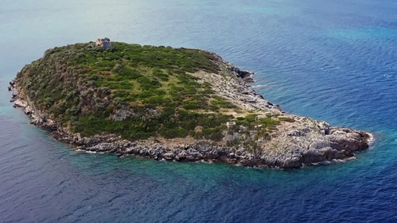 L'isola di Cirella non è un acquapark, ambientalisti chiedono la tutela dell'habitat marino