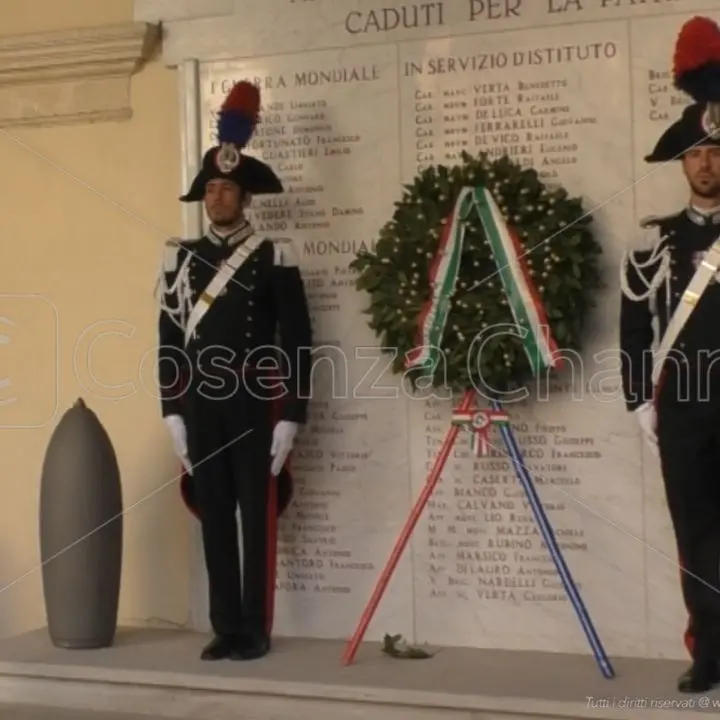 Una corona per tre carabinieri, a Cosenza l'omaggio a Russo, Valentini e Caruso