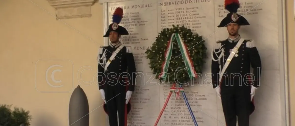 Una corona per tre carabinieri, a Cosenza l'omaggio a Russo, Valentini e Caruso