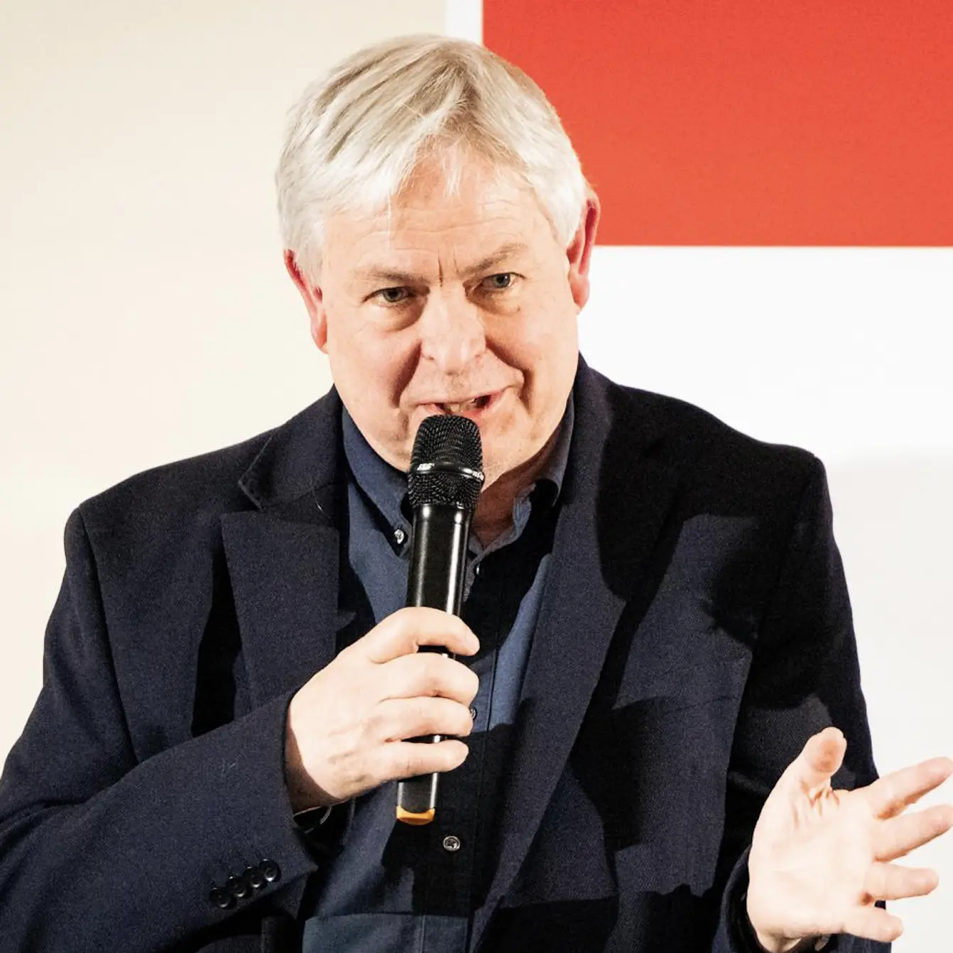 L'intervista | Jonathan Coe a Cosenza: «Trump e Musk insieme sono un pericolo per tutti»