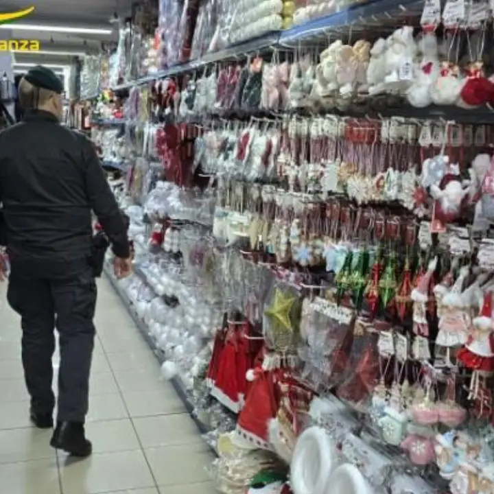 Cosenza: sequestrati oltre 80mila prodotti non sicuri dalla Guardia di Finanza