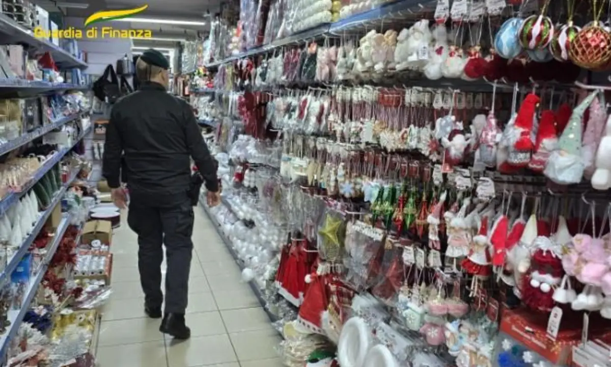 Cosenza: sequestrati oltre 80mila prodotti non sicuri dalla Guardia di Finanza