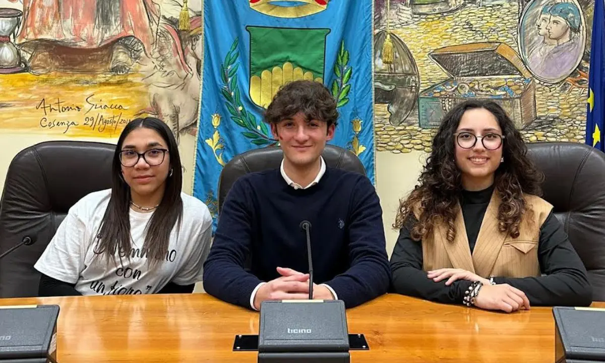 Cosenza tra le finaliste del titolo di\u00A0Città Italiana dei Giovani 2026\n