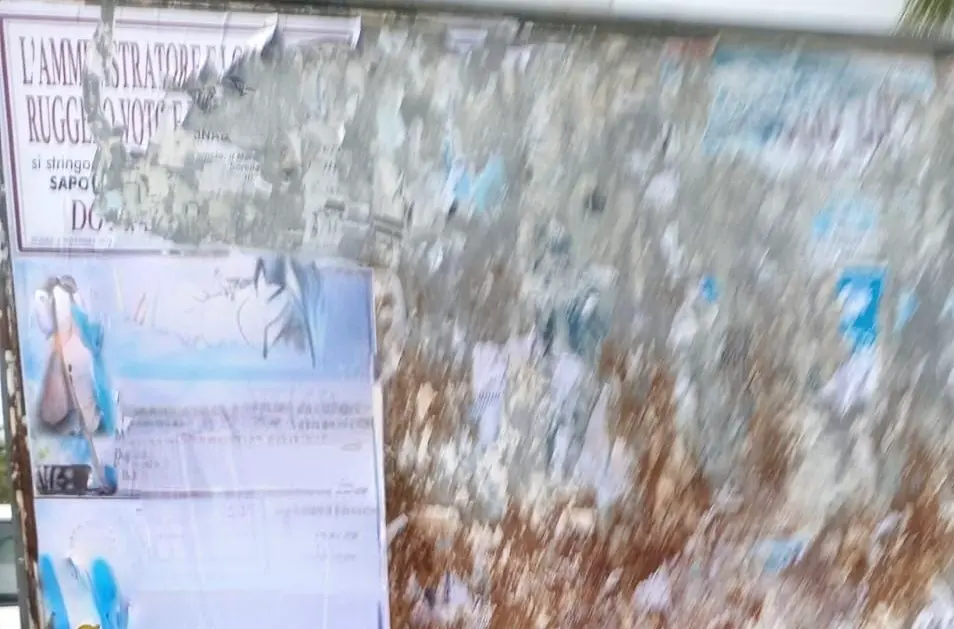 Manifesti funebri strappati a Scalea: un gesto di grave mancanza di rispetto
