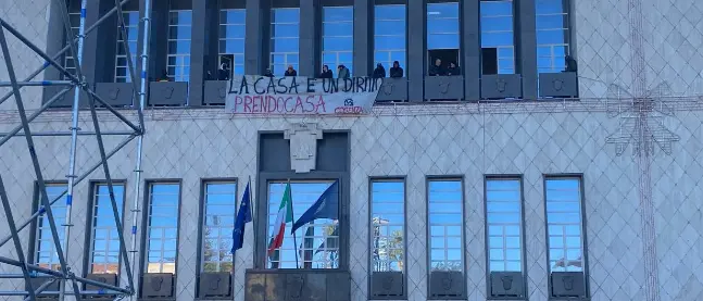 Cosenza, il Comitato Prendocasa occupa la sala consiliare di Palazzo dei Bruzi