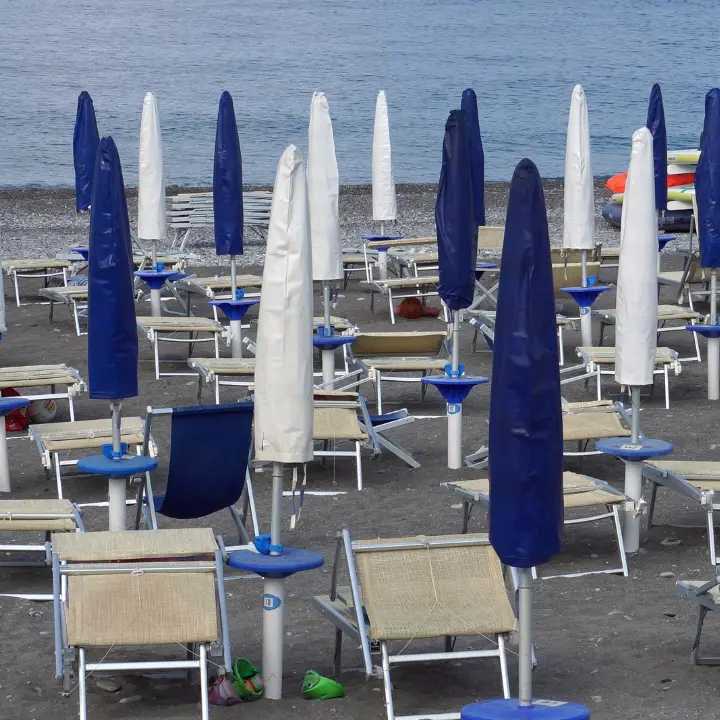 Stallo del governo sulla direttiva Bolkestein, anche la Calabria chiude gli ombrelloni per due ore