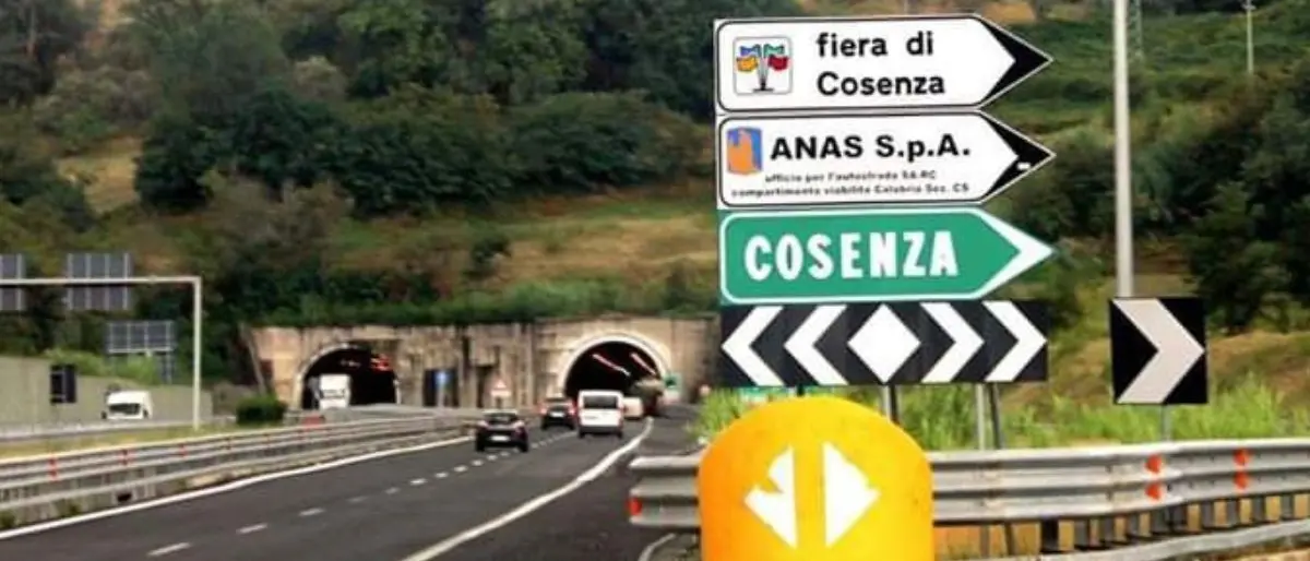 Grave incidente stradale a Cosenza Sud, coinvolte due auto