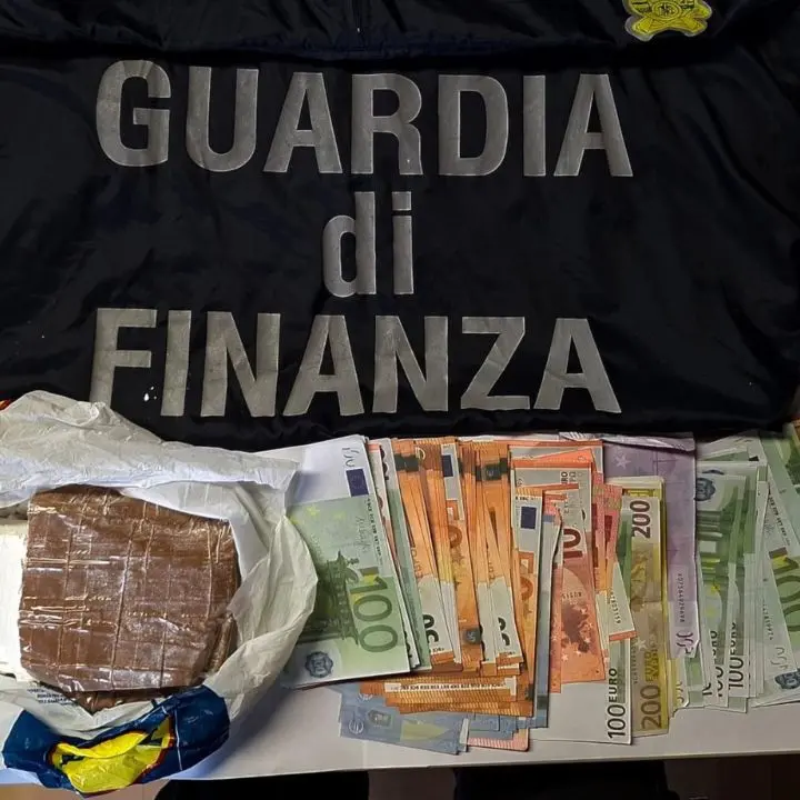 Sequestrati mezzo chilo di cocaina e 49.750 euro, arrestato pluripregiudicato