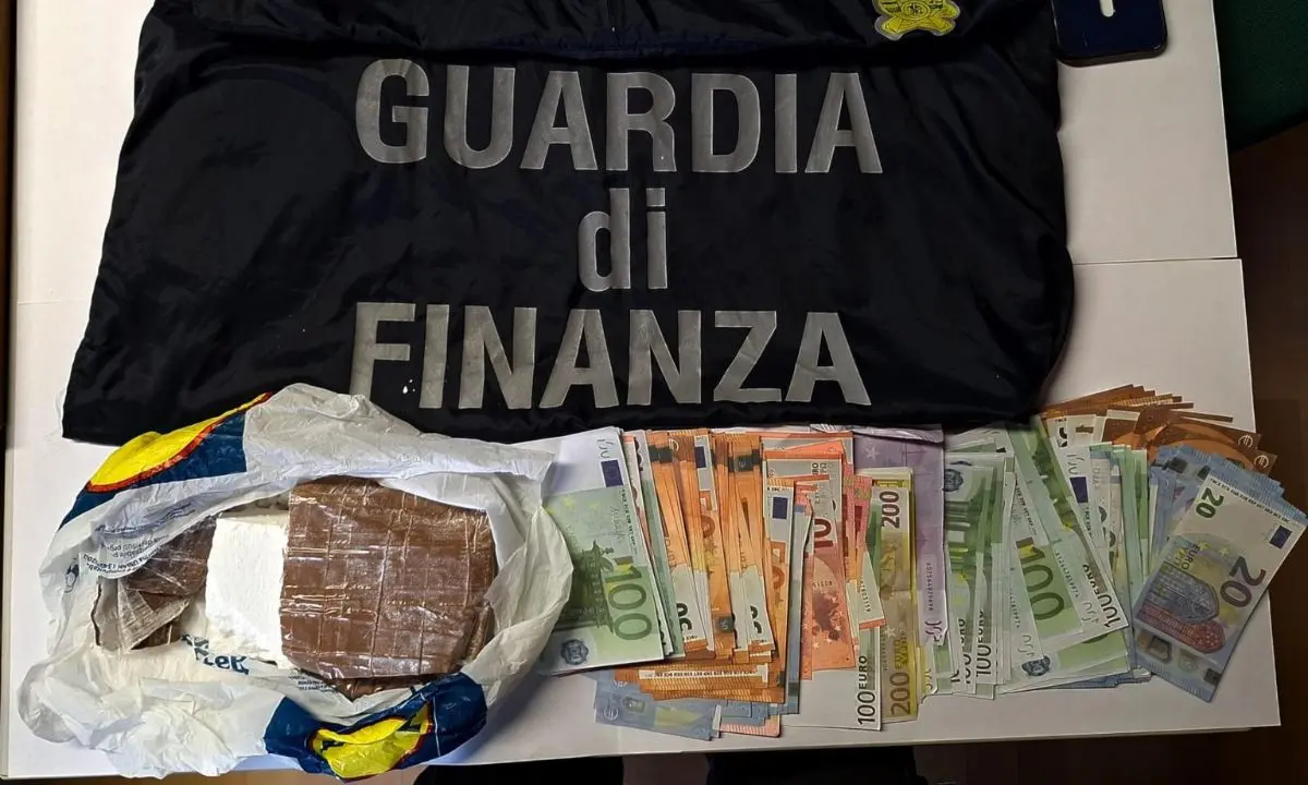 Sequestrati mezzo chilo di cocaina e 49.750 euro, arrestato pluripregiudicato