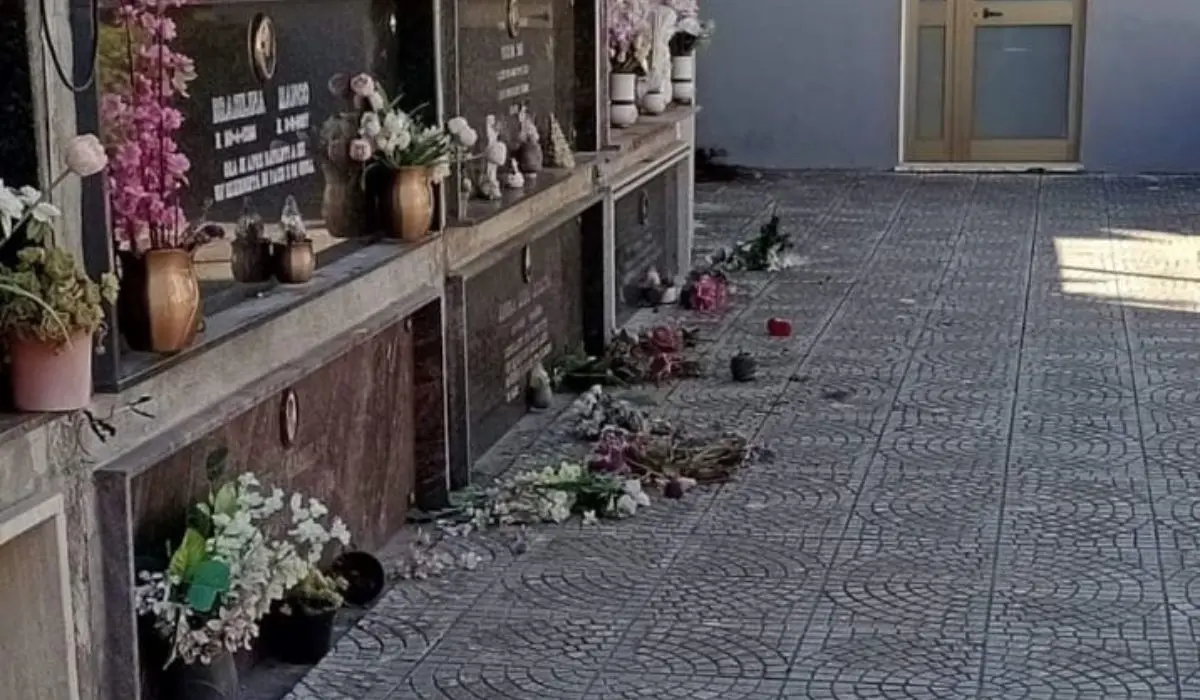 Scalea, vandali danneggiano loculi e portano via oggetti dal cimitero