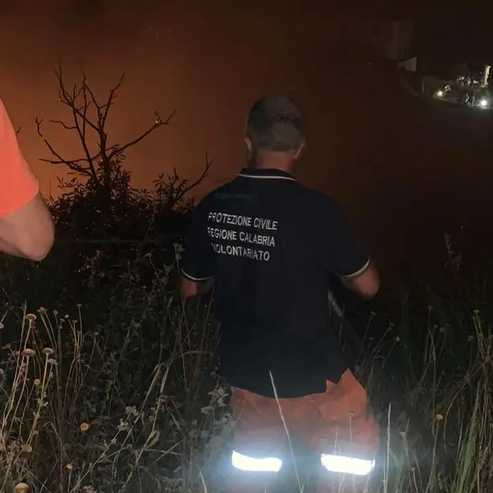 Acri, incendio a Sorbo: la Protezione Civile locale interviene prontamente