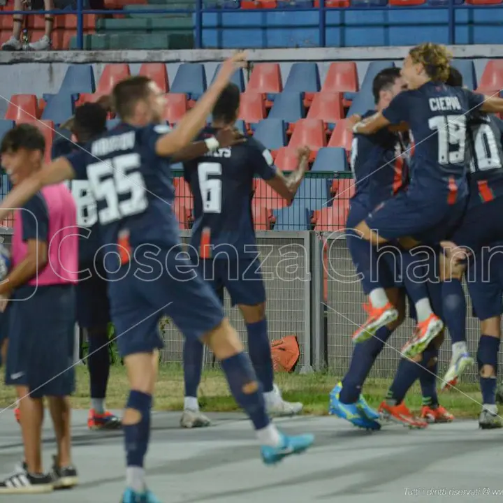 Serie B, cambia l'orario dei posticipi: il calendario del Cosenza fino alla 14^