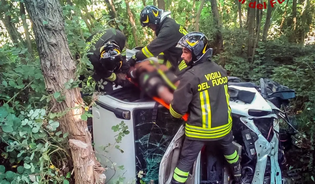 Incidente sulla SS 107 a San Fili, Vigili del Fuoco salvano autista ferito