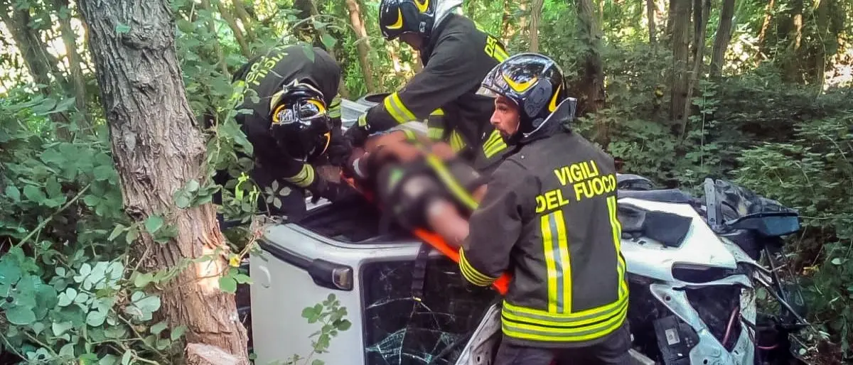 Incidente sulla SS 107 a San Fili, Vigili del Fuoco salvano autista ferito