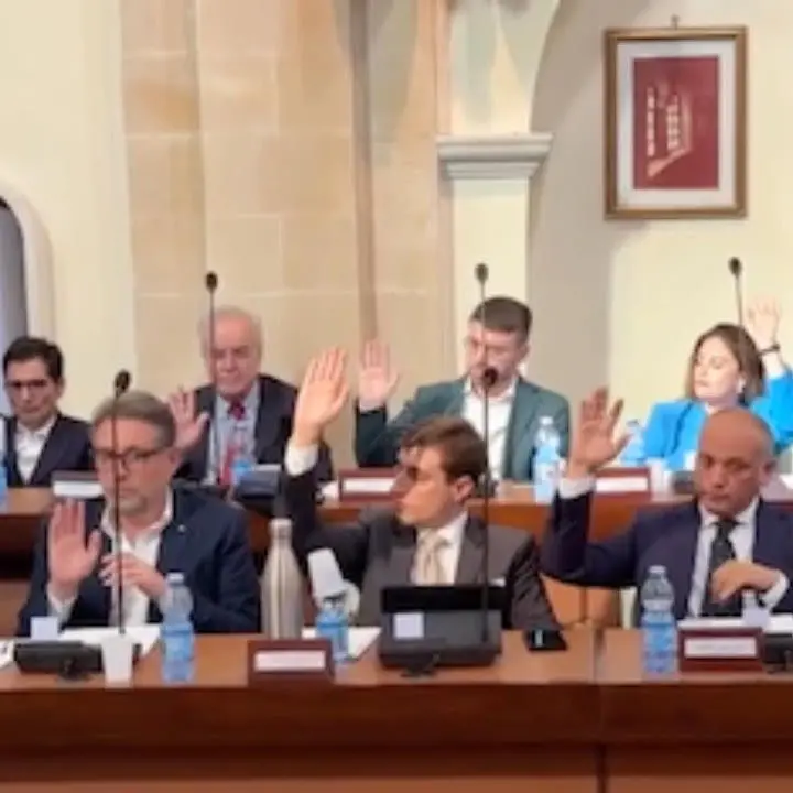 Corigliano Rossano, approvata variazione di bilancio: turismo e rifiuti al centro