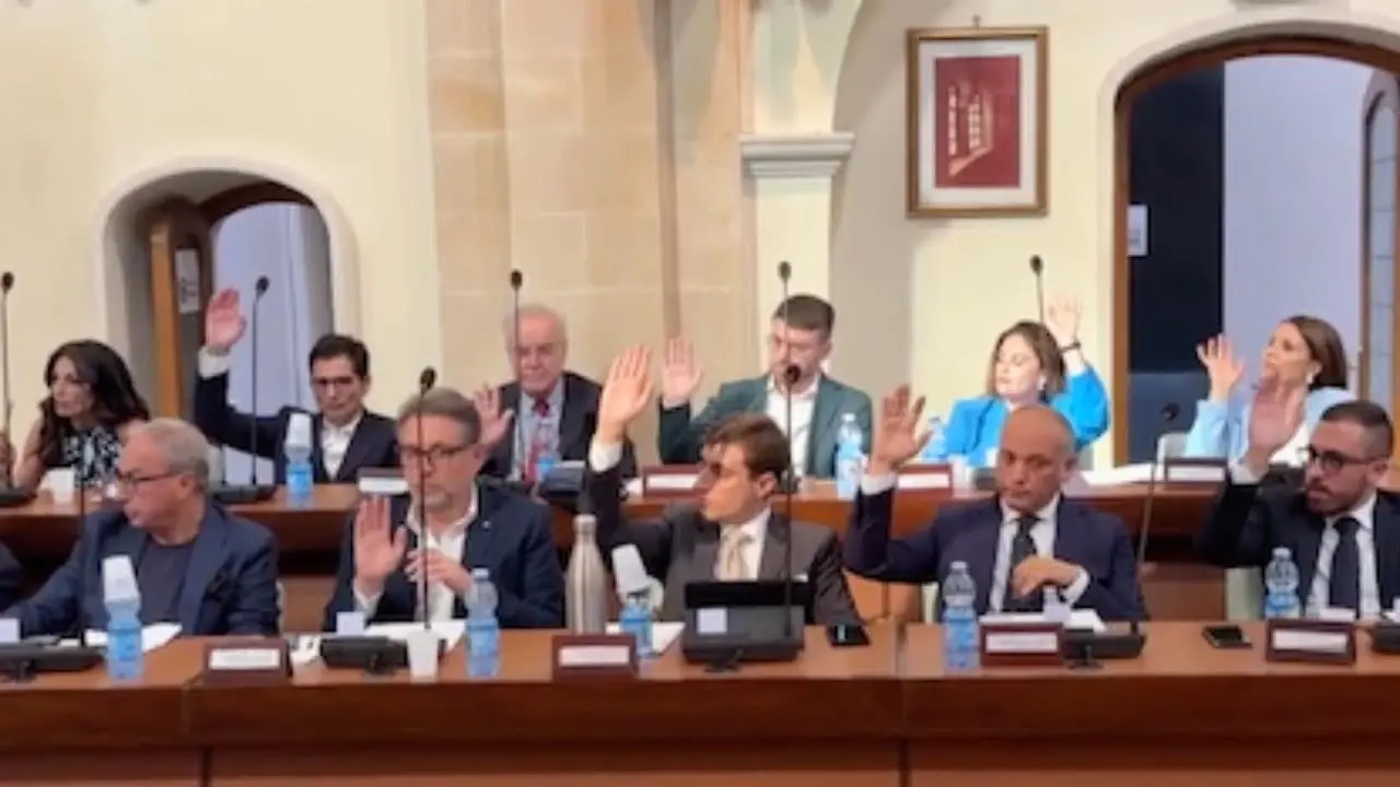 Corigliano Rossano, approvata variazione di bilancio: turismo e rifiuti al centro