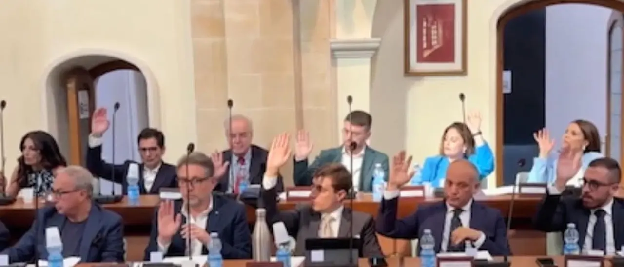 Corigliano Rossano, approvata variazione di bilancio: turismo e rifiuti al centro