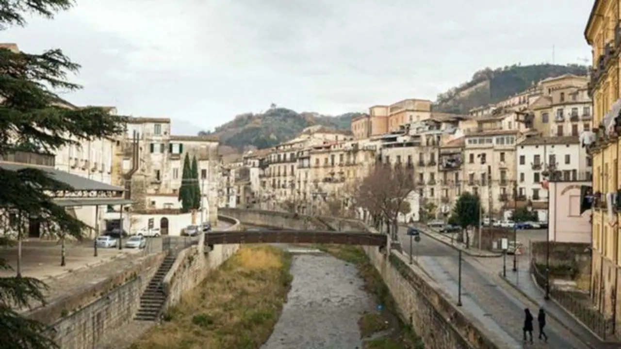 Nuove targhe per il centro storico: il Rotary Telesio arricchisce la toponomastica di Cosenza Vecchia
