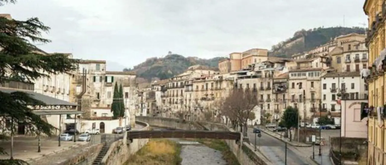 Centro storico di Cosenza, nuovi divieti su Corso Telesio per i lavori del CIS: sosta e transito vietati fino al 31 luglio