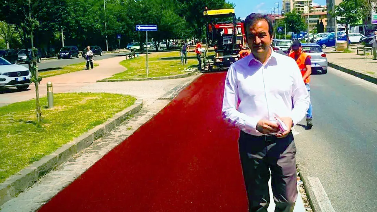 Cosenza, Occhiuto all'attacco sulla demolizione delle piste ciclabili: «Involuzione preoccupante»