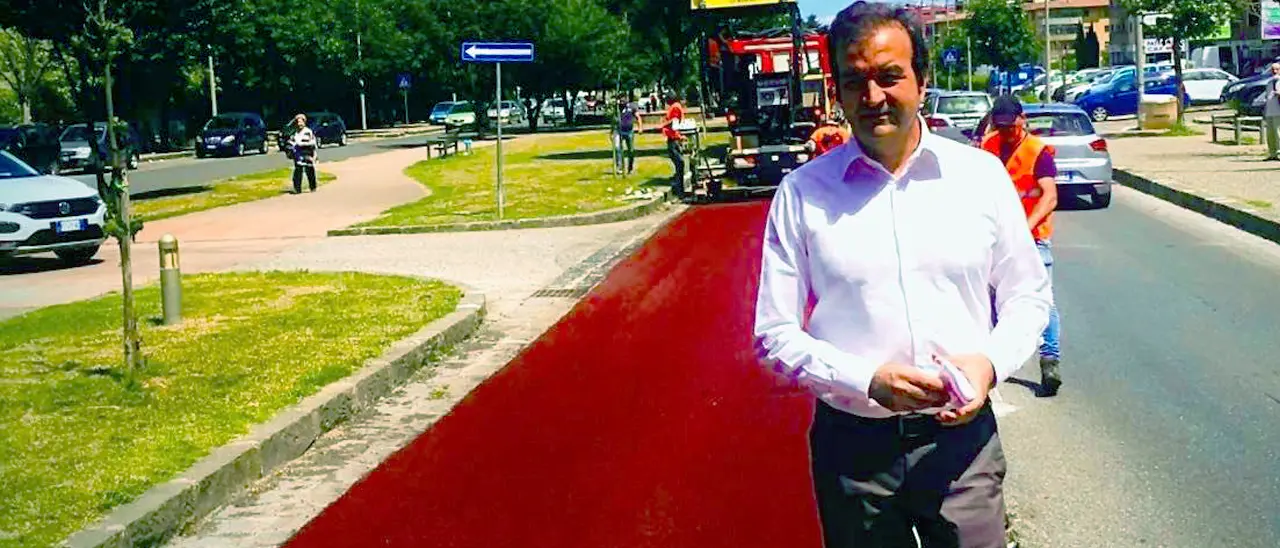 Cosenza, Occhiuto all'attacco sulla demolizione delle piste ciclabili: «Involuzione preoccupante»