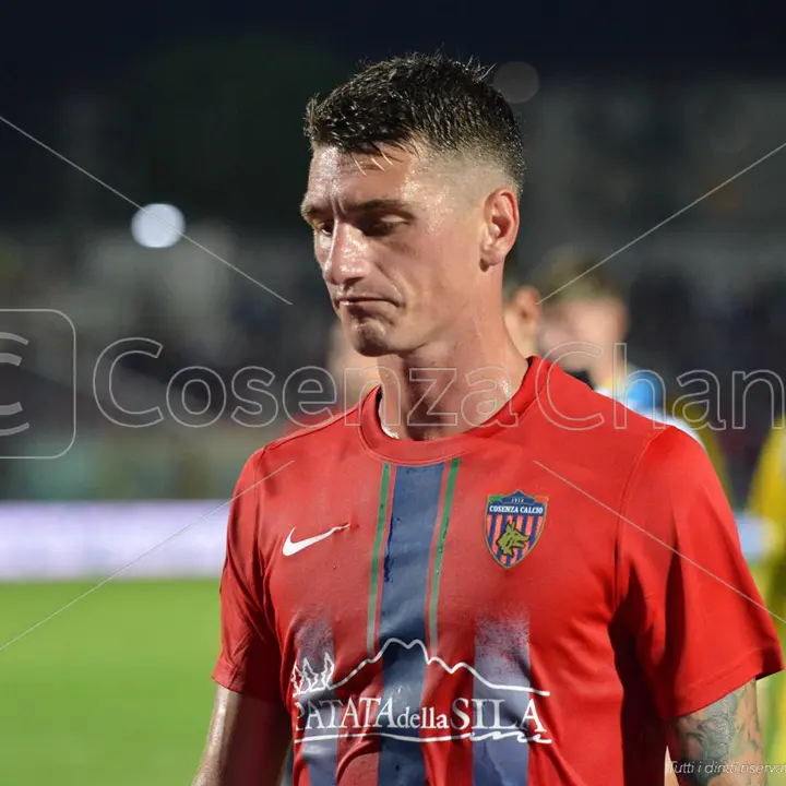 Cosenza, Camporese ai saluti: il difensore non è tra i convocati per Carrara